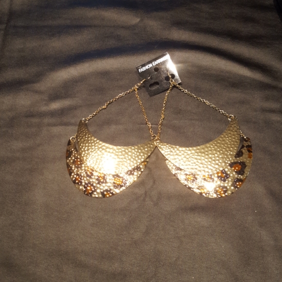 Leopard Fashion Earrings - Picture 5 of 7